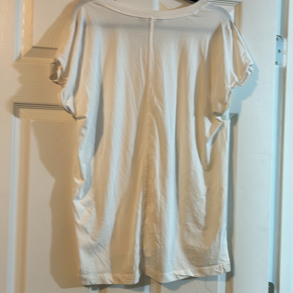 Woman’s tee - Picture 4 of 4